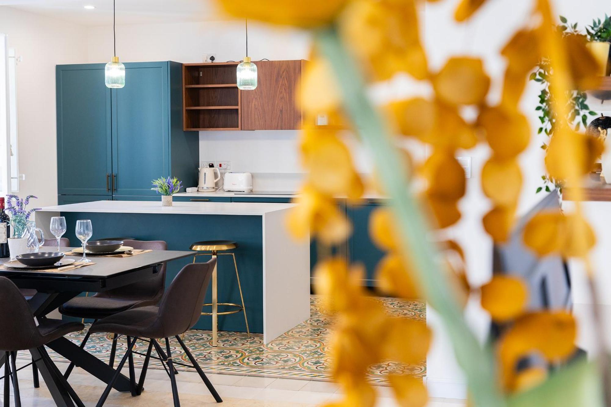Florette Suite Designer Finish With Stunning Lounge Terrace By Arcobnb Ил-Фурияна Екстериор снимка