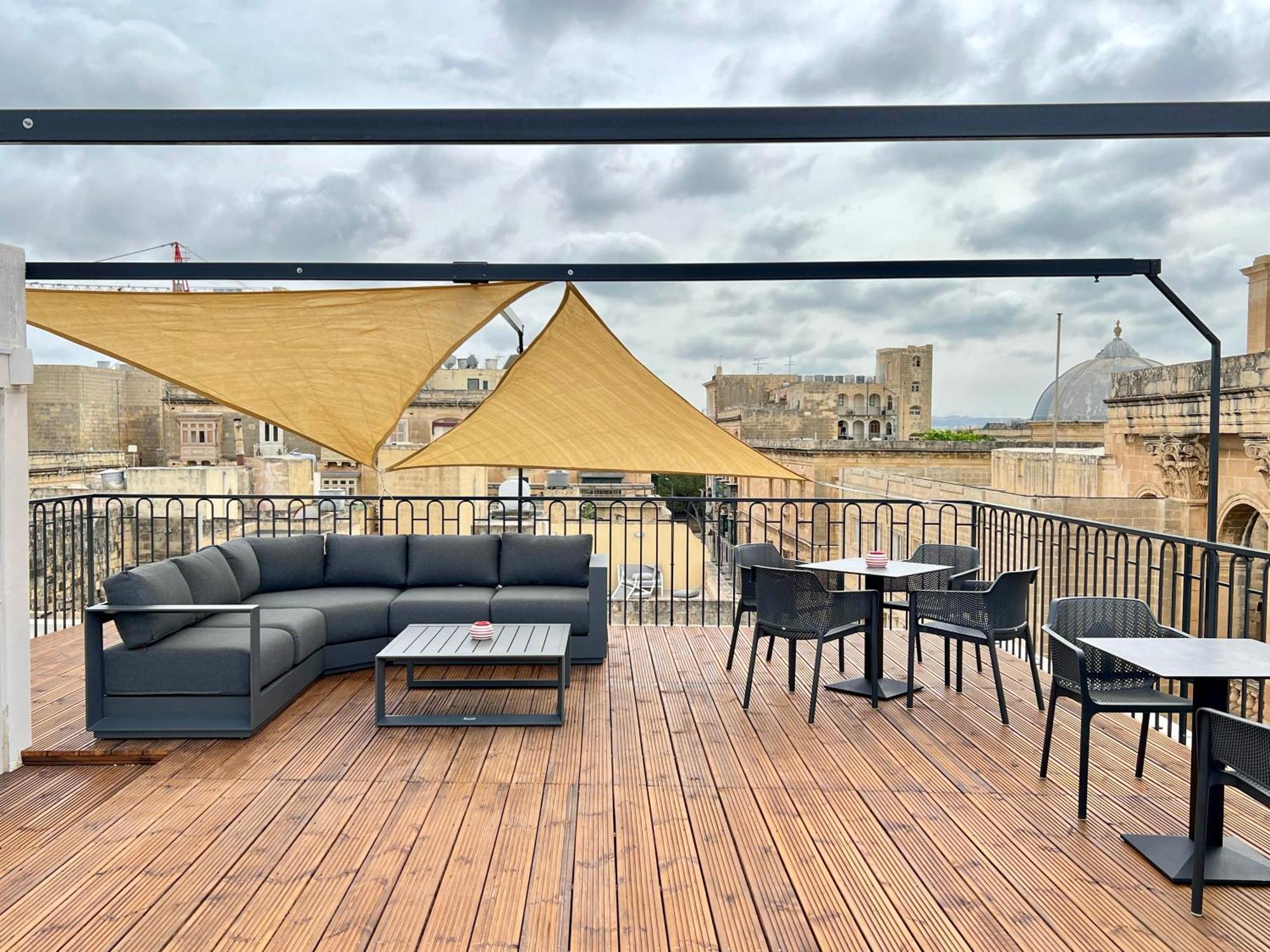 Florette Suite Designer Finish With Stunning Lounge Terrace By Arcobnb Ил-Фурияна Екстериор снимка