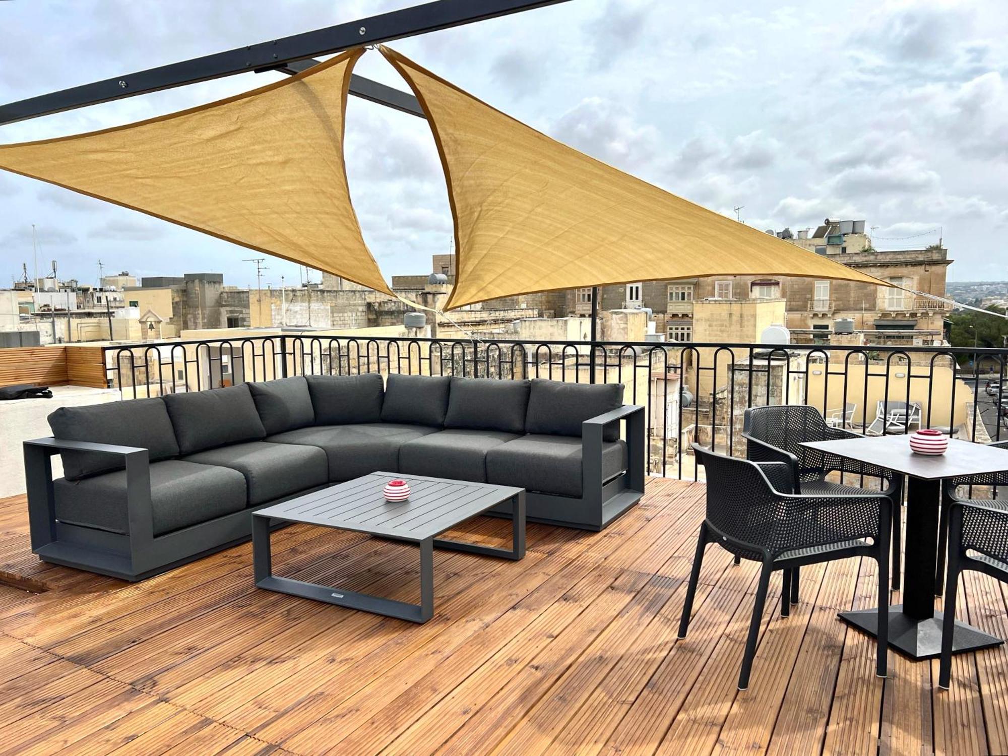 Florette Suite Designer Finish With Stunning Lounge Terrace By Arcobnb Ил-Фурияна Екстериор снимка