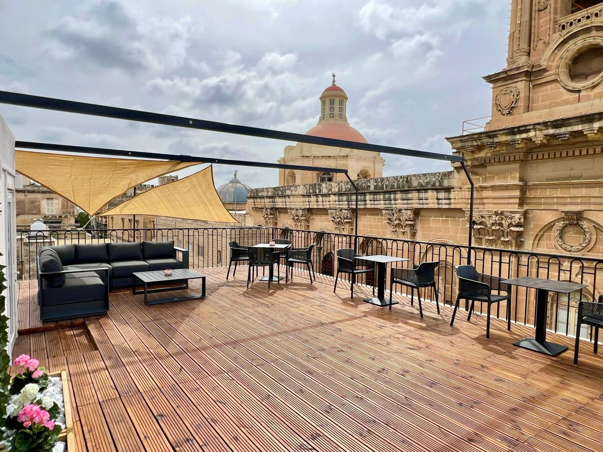 Florette Suite Designer Finish With Stunning Lounge Terrace By Arcobnb Ил-Фурияна Екстериор снимка