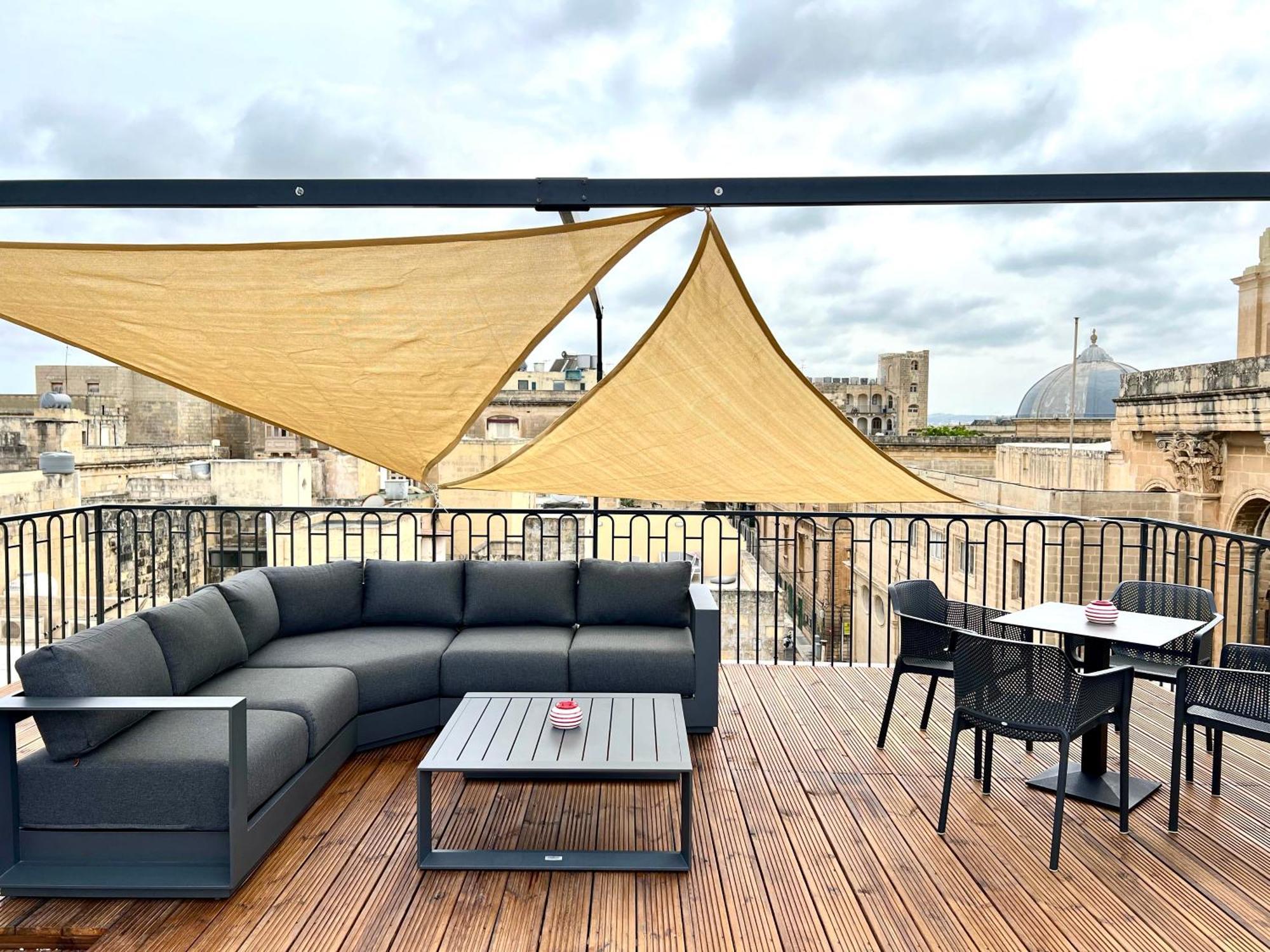 Florette Suite Designer Finish With Stunning Lounge Terrace By Arcobnb Ил-Фурияна Екстериор снимка